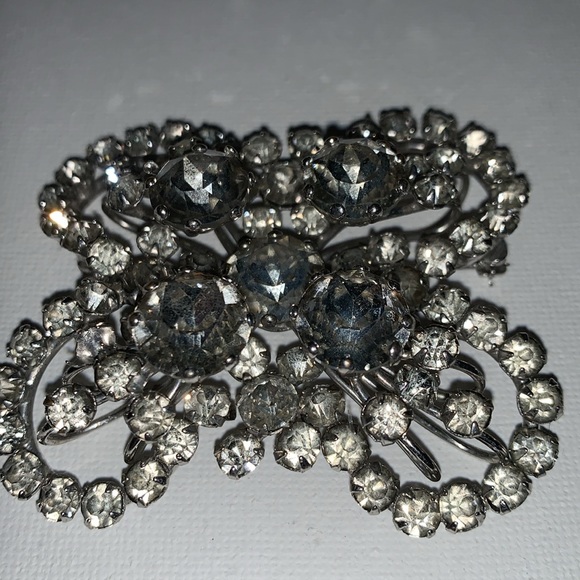 Vintage Clear Rhinestone Butterfly Brooch Unsigned - Picture 8 of 8